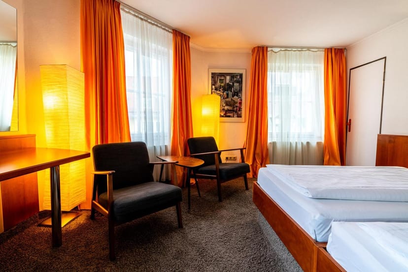 Hotel Carlton Munich twin room, budget business accommodation for conferences.