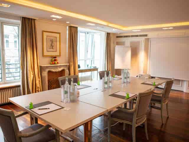 Boardroom suite at Hotel Palace Munich: elegant executive meeting space for corporate events.