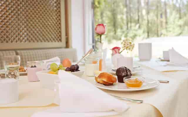 Intimate hotel breakfast setup for boutique VIP meetings and executive retreats.