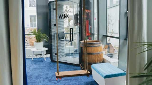 Modern breakout zone with acoustic pods for corporate events and creative office workshops.