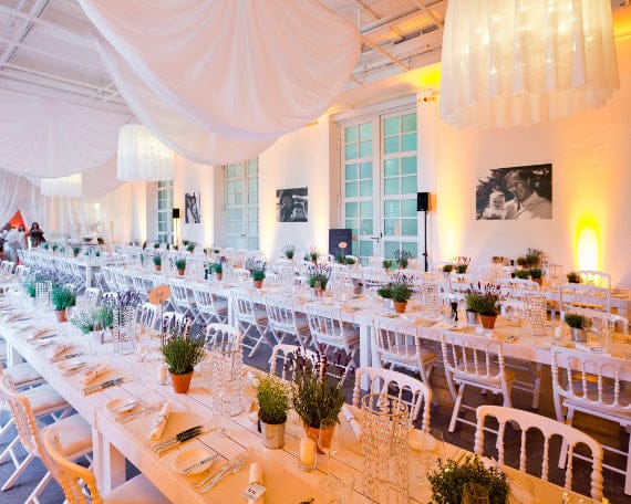 Terrassensaal banquet: White-on-white long-table setup with fabric draping for corporate events.