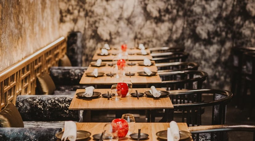 Private dining at Azuki München: Sophisticated table setup for corporate events and networking.