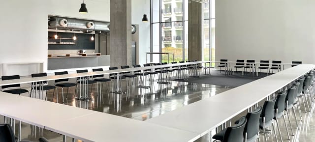 Industrial studio meeting space with U-shape seating for professional events and workshops.