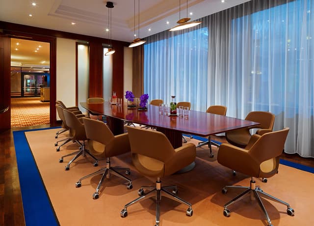 Titan Meeting Room
