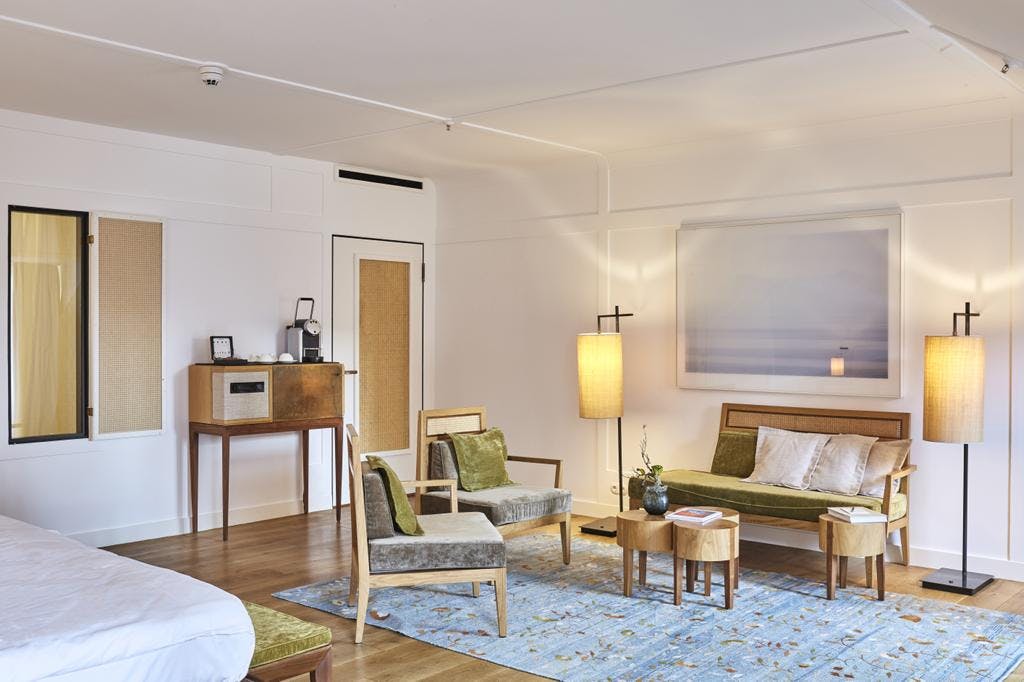 LOUIS Hotel rooftop terrace: upscale executive huddle room for corporate meetings and VIP events.