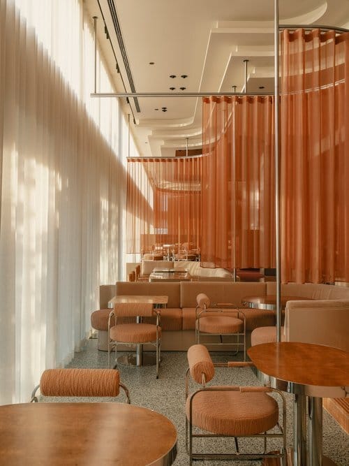 Lila29 lounge with metallic curtains for networking events and corporate meetings.