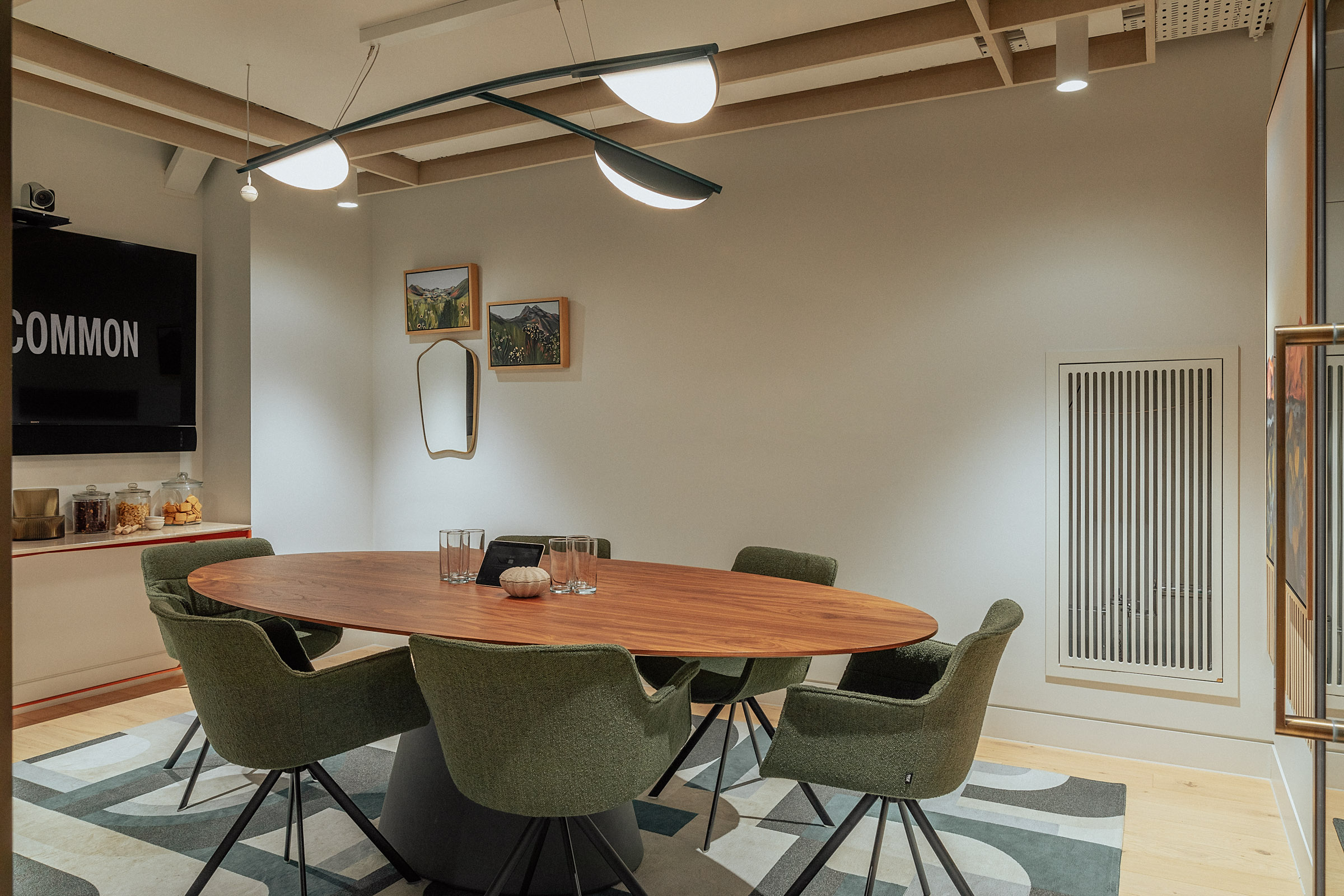 Modern meeting room with circular table, ideal for productive business events.