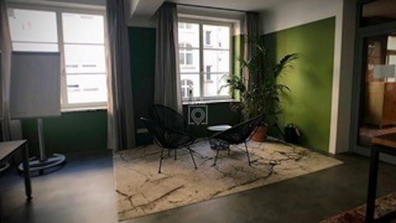 Growinc.io breakout space: casual seating for brainstorming and one-on-one meetings.