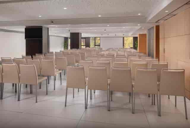 Modern conference room at NH Collection Gran Hotel Calderón for business meetings and corporate events.