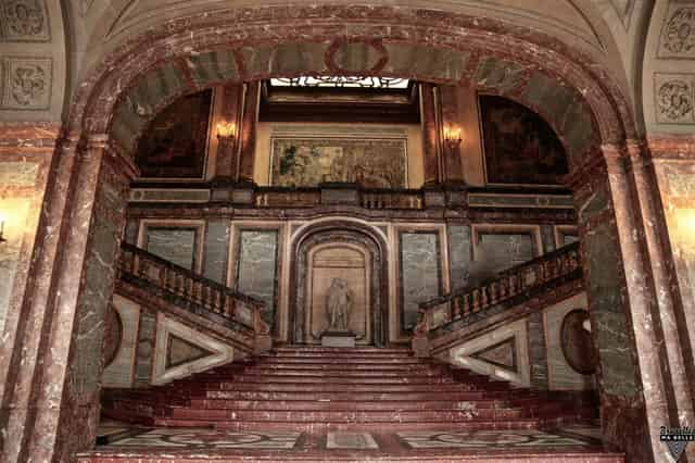 Entrance hall and marble staircase