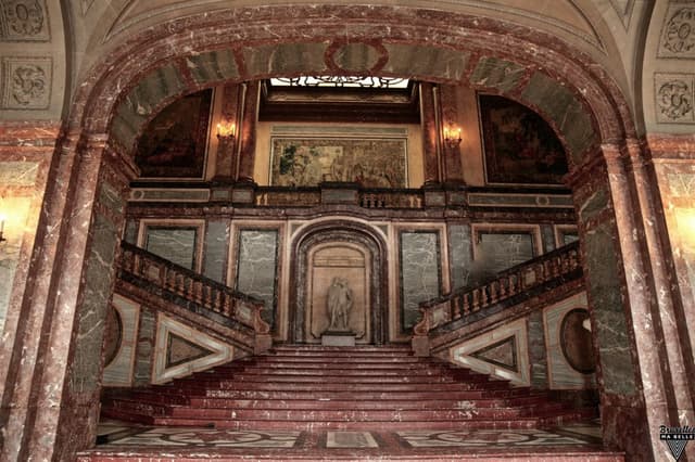 Entrance hall and marble staircase