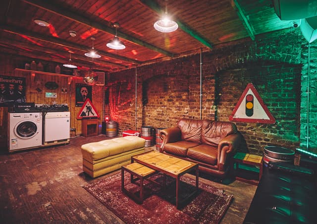 HOUSE PARTY