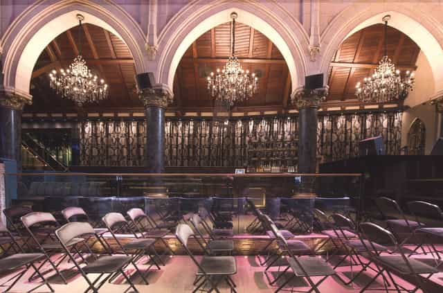 Vaulted Festival Hall, Brussels: Luxury event space with grand chandeliers for gala or conference.