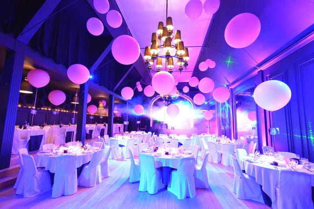 Grand Salon Aromate event with purple LED lighting and floating orbs for gala dinner décor.