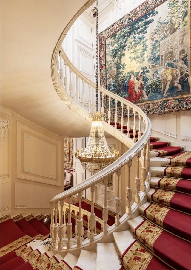 Grand entrance hall at Sablon Event venue for red-carpet photography and sophisticated galas.