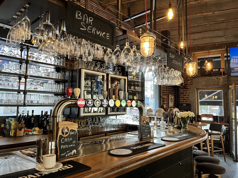 On a vécu un drame ici" : les bars bruxellois sous la pression des  brasseries