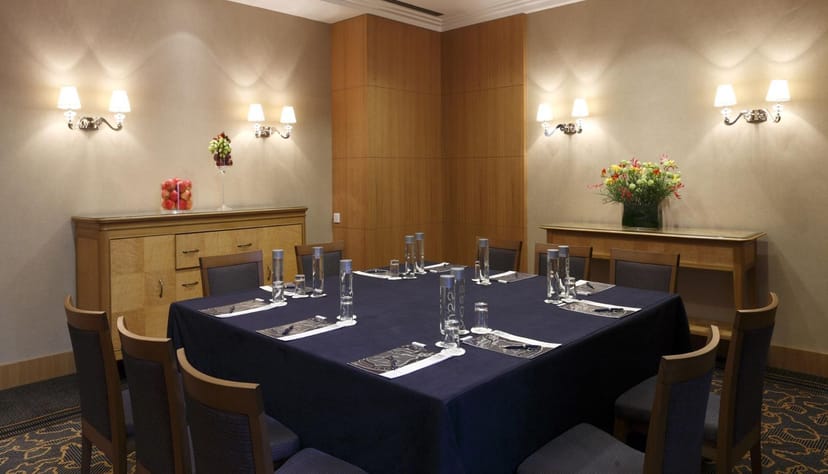 Le Plaza boardroom with navy linens for professional executive meetings and corporate strategy.