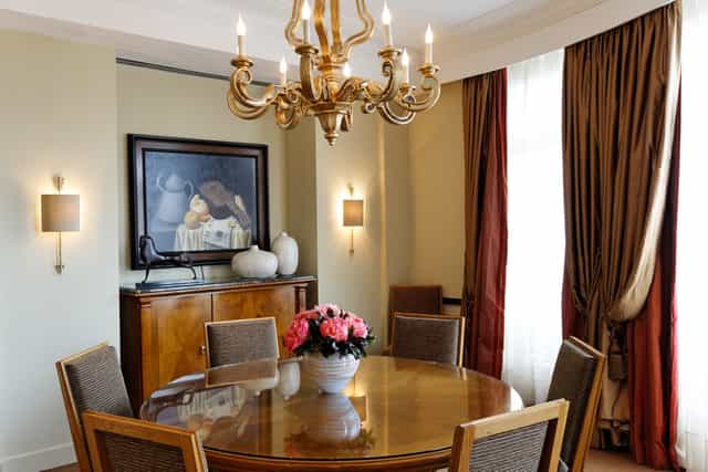 Suite Présidentielle boardroom at Le Plaza: classic circular table for executive meetings and dining.