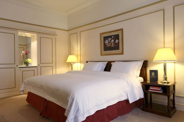VIP hotel suite at Le Plaza, ideal for luxury executive overnight stays and business travel.
