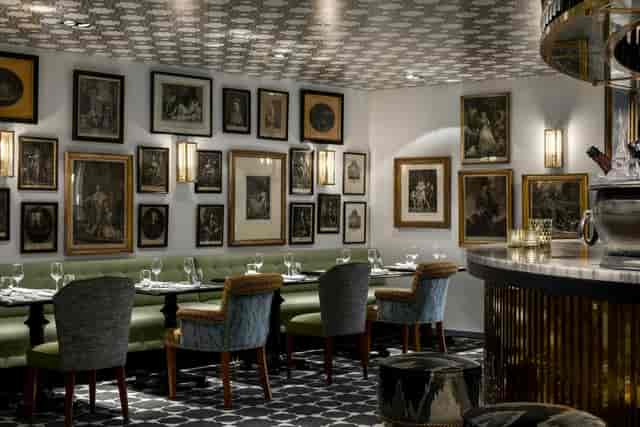 Louise lounge at NH Collection Brussels: elegant upscale venue for VIP dinners and cocktail events.