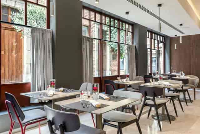 Louise breakout space in Brussels: modern, light-filled venue for corporate meetings and events.