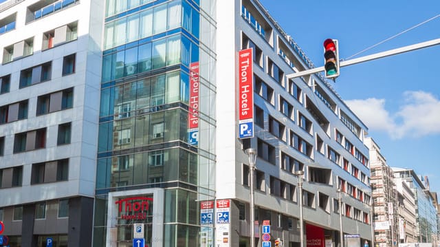 Modern Thon Hotel EU suite, ideal for corporate business meetings and professional events.