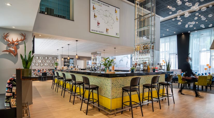 Modern hotel bar lounge at Thon Hotel EU for corporate networking and breakout events.