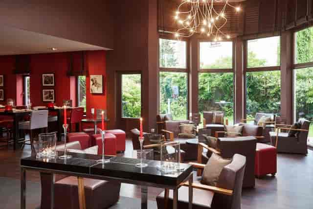 Jade lounge at Martin’s Brussels EU: sophisticated networking space for VIP cocktail receptions.