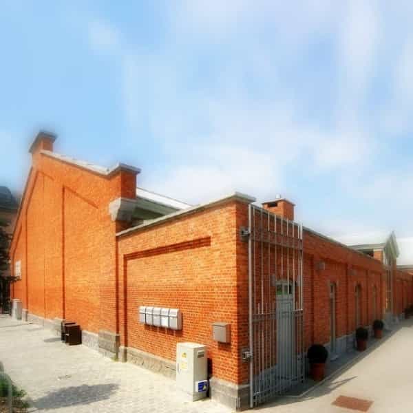 Modular Space at Maison du Bois: industrial venue for experiential events and pop-up markets.