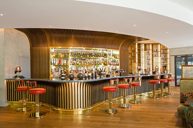 Jourdan Lounge