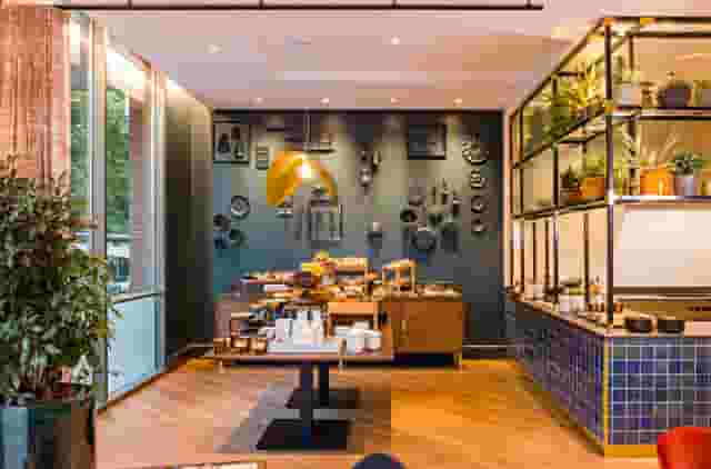 Jourdan Lounge