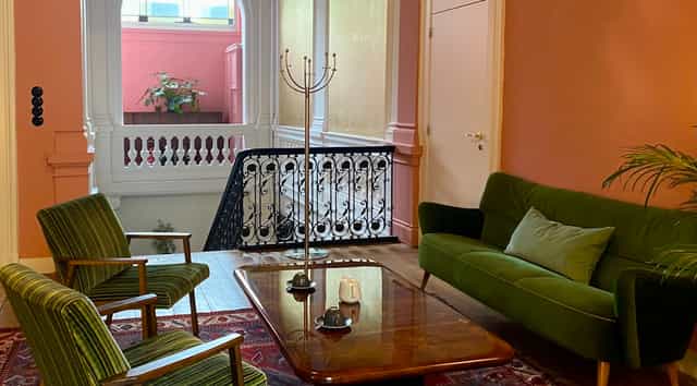 Intimate Bar in Full Circle breakout space for VIP board meetings and private events.