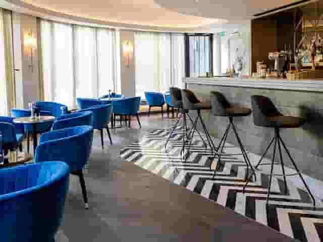 Restaurant & Bar