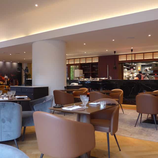 Upscale private dining at Le Louise Hotel Brussels, ideal for networking and corporate events.