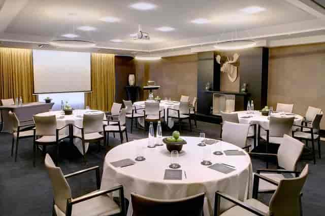 Boardroom meeting setup at Le Louise Hotel Brussels for corporate events and professional workshops.