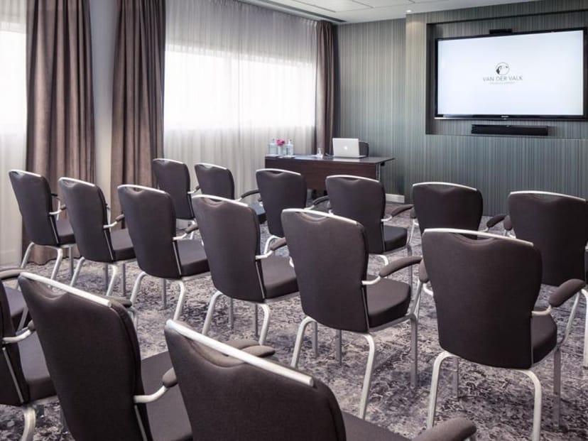 Theater-style meeting room at Van der Valk Brussels Airport for corporate events and workshops.