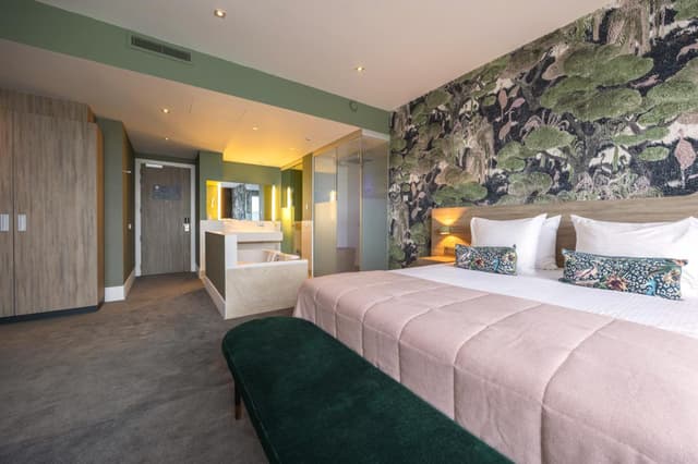 Room Jade