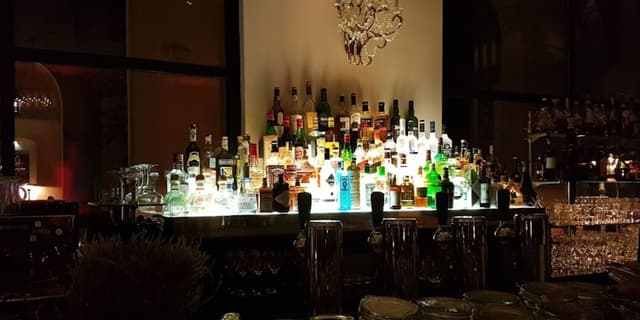 Cocktail bar