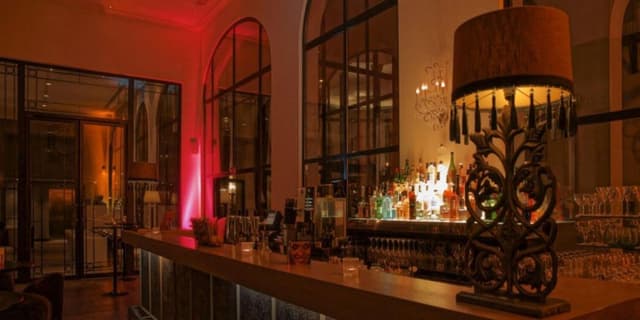 Cocktail bar