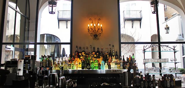 Cocktail bar