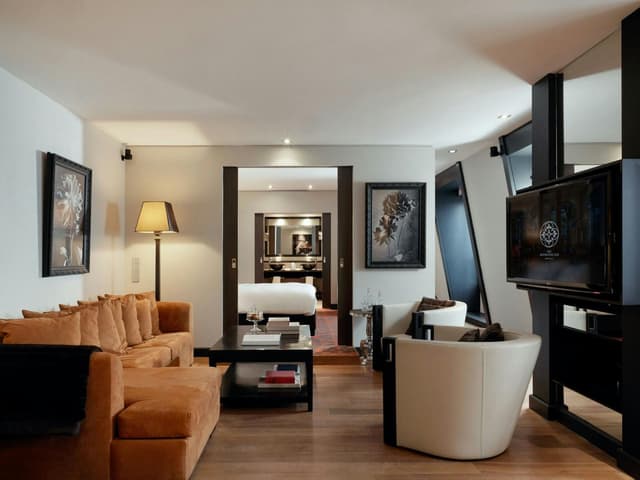 Salon III
