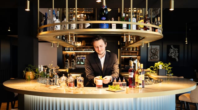 The Loft bar at voco Brussels: intimate networking space for upscale VIP corporate events.