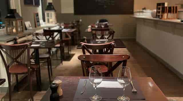 Private restaurant boardroom for intimate business dinners and boutique networking events.