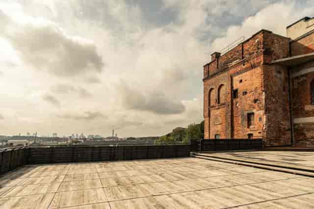 Navy’s rooftop venue in Silo Brussels: industrial-chic space for corporate events and brand launches.