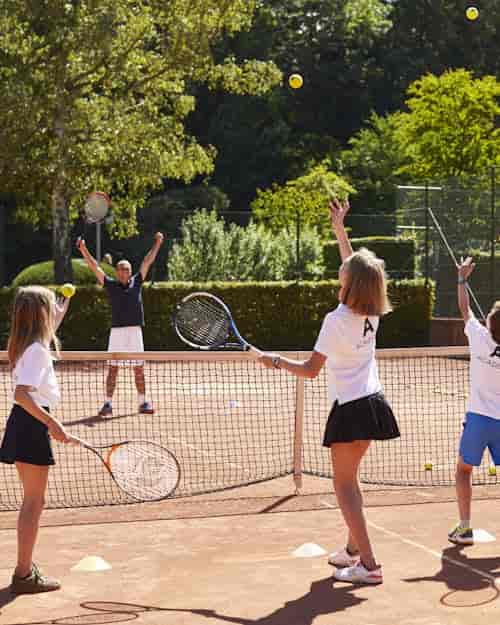 Tennis court teambuilding activity at Aspria Royal La Rasante for corporate incentive events.