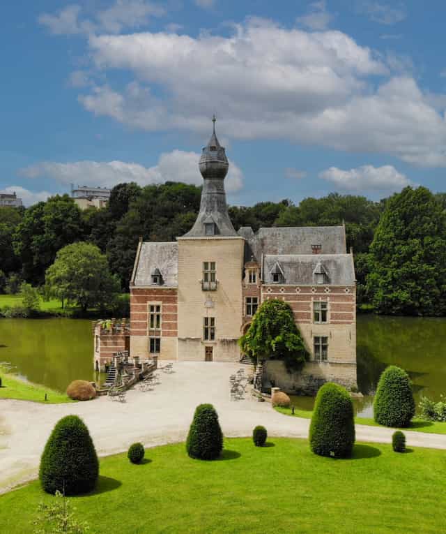 Château de Rivieren festival hall, elegant historic venue for weddings and corporate events.