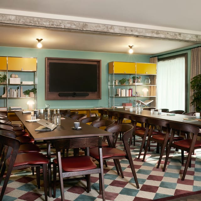 Modern meeting room at The Hoxton, Brussels with natural light for collaborative sessions.