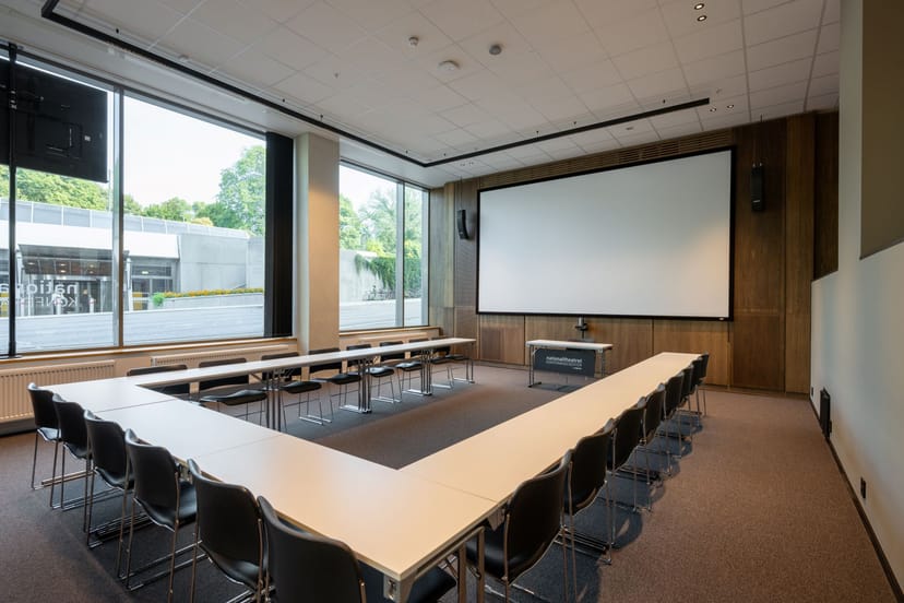 U-shape boardroom at Nationaltheatret Konferansesenter for professional workshops and presentations.