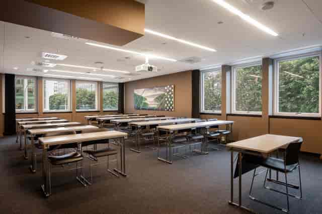 Classroom-style meeting room at Nationaltheatret Konferansesenter for corporate training and seminars.