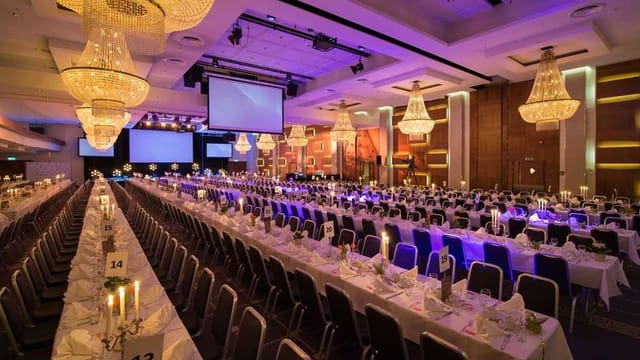 Banquet setup at Radisson Blu Plaza Oslo with warm chandeliers for gala or awards ceremonies.